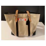 BR4… Ladies handbag marked Coach, no guarantee of authenticity, see pictures for details.