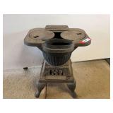 Southard Robertson Co small woodstove, fill-in plate on top is missing, see pictures for details.