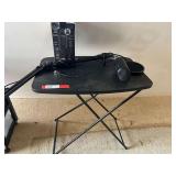 Blackout Yeti professional USB microphone, comes with the original box, working condition unknown, also includes a folding table, see pictures for details.