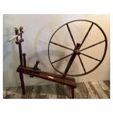 DEN… Vintage/antique wooden spinning wheel, see pictures for details.
