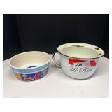 Vintage enameled chamber pot, also includes a ceramic doggy bowl, see pictures for details. ￼