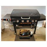 Blackstone Grill flat top grill with accessories and cover, see pictures for details. ￼