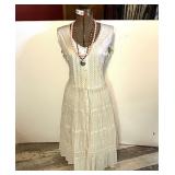 LR… Vintage dress form, comes with a vintage cotton dress and accessories, see pictures for details.