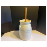 LR… Vintage stoneware butter churn, lid has been broken along the edge, see pictures for details.