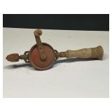 Vintage manual drill with hand crank, see pictures for details.