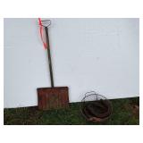 Vintage small Childs shovel and four horseshoes