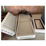 Indoor growing lights, three pieces, working condition unknown, see pictures for details.