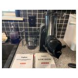 KIT…Anybear slow juicer, powers up, see pictures for details.