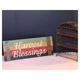 BR3…Decorative wire knickknack shelf, also includes seasonal wall decor, see pictures for details.