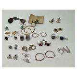 Assortment of ladies fashion earrings, see pictures for details.