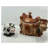 KIT… Vintage cow cookie jar, believed to be Brush-McCoy pottery featuring Elsie the cow and cat, also include a vintage cow coin bank, see pictures for details.