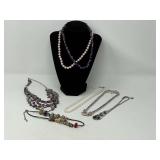 Ladies fashion estate jewelry necklaces, includes beaded necklaces, faux pearl necklaces, and more. See pictures for details.