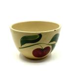 LR… Vintage mixing bowl, believed to be Watt pottery, has Apple pattern, there is a small chip on the rim, see pictures for details.