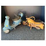 Collectible Barbie moped, also includes a collectible Harley Davidson, this piece is made of wood, see pictures for details.