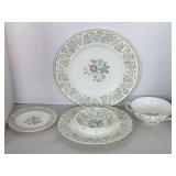 VINTAGE WEDGWOOD BONE CHINA "WILDFLOWER" MADE IN ENGLAND - 5 PIECE PLACE SETTING