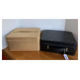 2 NEW VANITY TRAVEL CASES (BLACK, GOLD)