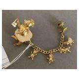 1997 TRIFARI GOLD TONE PIG SWEATER CLIP