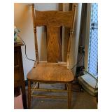 VINTAGE SOLID OAK SIDE CHAIR