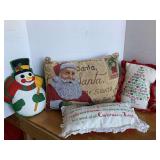 LOT OF CHRISTMAS THROW PILLOWS