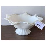 VINTAGE WESTMORELAND WHITE MILK GLASS "RING AND PETAL" FOOTED COMPOTE 4 1/4" TALL X 9" ROUND