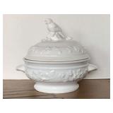 LARGE WHITE CERAMIC FRUTUOSO & FRUTUOSO COVERED VEGETABLE SERVER MADE IN PORTUGAL 10" TALL X 9 3/4" ROUND