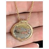 VINTAGE 1982 AVON "COUNTRY CHRISTMAS" GOLD TONE OVAL PENDANT ON 16" LONG CHAIN - CHECKOUT