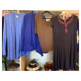 LADIES CLOTHING LOT - 3 TOPS, 3 SWEATER JACKETS, 2 PIECE SWEATER JACKET, JACKET - ALL SIZE 1XL