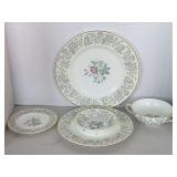 VINTAGE WEDGWOOD BONE CHINA "WILDFLOWER" MADE IN ENGLAND - 5 PIECE PLACE SETTING