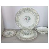 VINTAGE WEDGWOOD BONE CHINA "WILDFLOWER" MADE IN ENGLAND - 5 PIECE PLACE SETTING