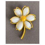 VINTAGE YELLOW & WHITE ENAMEL DAISY BROOCH - CHECKOUT