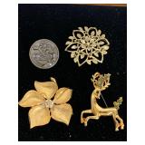 VINTAGE GOLD TONE FLOWER BROOCH, VINTAGE GOLD TONE CHRISTMAS REINDEER BROOCH, VINTAGE SARAH COVENTRY SILVERTONE PETAL LEAF BROOCH & PEWTER VINTAGE BROOCH W/ BEE EARRINGS - CHECKOUT