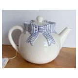 BLUE/WHITE CERAMIC TEA POT
