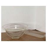 VINTAGE FEDERAL GLASS LARGE BOWL & VINTAGE HAZEL ATLAS GLASS RELISH TRAY