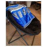 OVERSIZED PLUSH THROW & BLACK FOLDABLE SAUCER CHAIR