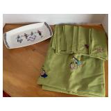 HAND EMBROIDERED TABLECLOTH, 4 NAPKINS & VINTAGE FIGGJO NORWAY CERAMIC TRAY 10" LONG X 5 1/2" WIDE