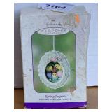 2001 HALLMARK "SPRING PEEPERS" EASTER ORNAMENT