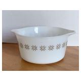 VINTAGE 1QT PYREX 2 SPOUT BOWL "CROSS STITCH STARS"