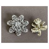 VINTAGE LARGE SILVERTONE FILIGREE FLOWER BROOCH & VINTAGE SILVERTONE ORCHID BROOCH - CHECKOUT