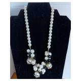 CHUNKY WHITE FAUX PEARL/BLACK FACETED BEADED NECKLACE 18" LONG - CHECKOUT