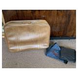 VINTAGE LARGE AMERICAN TOURISTER SOFT SIDED LUGGAGE & 2 GARMENT BAGS