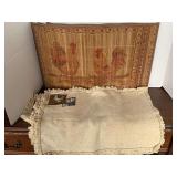 4 WOVEN WOOD ROOSTER PLACEMATS & 6 CLOTH HEN/EGGS PLACEMATS
