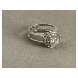 925 STERLING BAND W/ CIRCLE OF DIAMONDS AROUND NICE CZ CENTER STONE SIZE 6 3/4 (5.55 GRAMS) - CHECKOUT