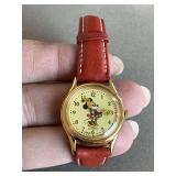VINTAGE MINNIE MOUSE LORUS QUARTZ WATCH W/ LEATHER BAND - CHECKOUT
