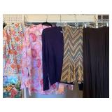 LADIES CLOTHING LOT - 3 TOPS, 2 SKIRTS - ALL SIZE LARGE