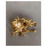 VINTAGE GOLD TONE BIRD PERCHED ON NEST OF FAUX PEARLS BROOCH - CHECKOUT