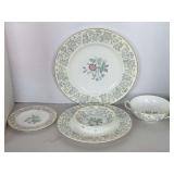 VINTAGE WEDGWOOD BONE CHINA "WILDFLOWER" MADE IN ENGLAND - 5 PIECE PLACE SETTING