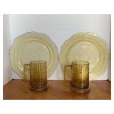 PAIR VINTAGE AMBER HAZEL ATLAS BEER STEINS & 2 VINTAGE AMBER FEDERAL PATRICIAN SPOKE 11" ROUND PLATES