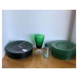 VINTAGE FOREST GREEN TETLEY TEA GLASS, GREEN GLASS SHAKER & 18 GREEN GLASS DESSERT PLATES