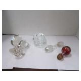 A LOT OF VINTAGE BOTTLE STOPPERS