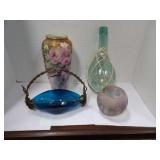 LOT OF TABLETO, DECORATIVE ITEMS, VASE, BASKET, AND MORE